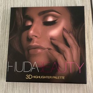 HUDA beauty Highlighter palette